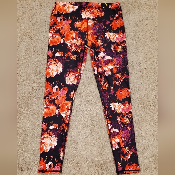 NWT Fabletics Floral Salar Legging Mid Rise Moisture Wicking Workout Size S - Picture 3 of 11